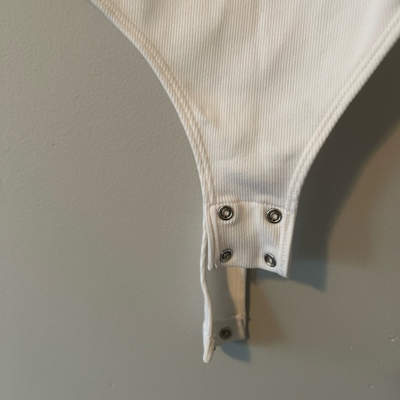 White Sleeveless body suit - Picture 4 of 4